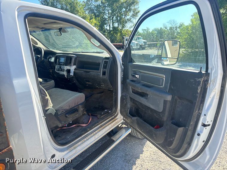 image for item DL4413 2017 Dodge Ram 5500 HD flatbed truck