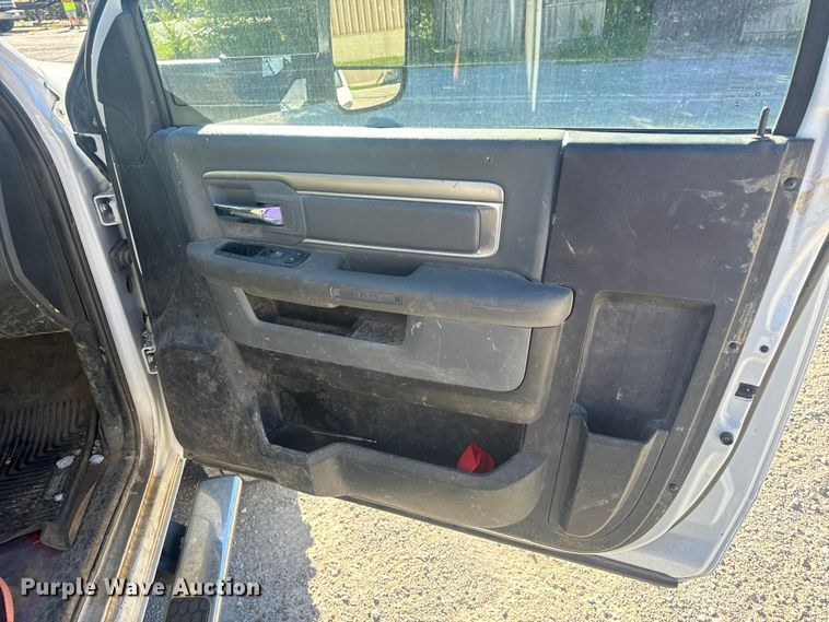 image for item DL4413 2017 Dodge Ram 5500 HD flatbed truck