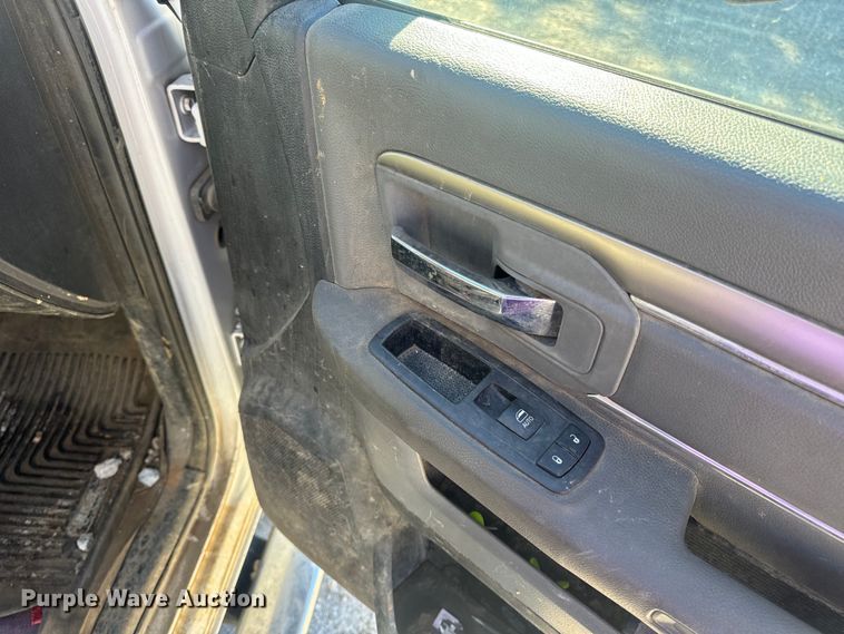 image for item DL4413 2017 Dodge Ram 5500 HD flatbed truck