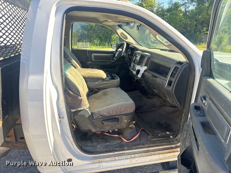 image for item DL4413 2017 Dodge Ram 5500 HD flatbed truck