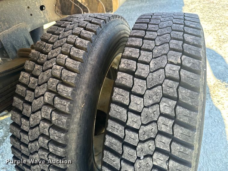 image for item DL4413 2017 Dodge Ram 5500 HD flatbed truck