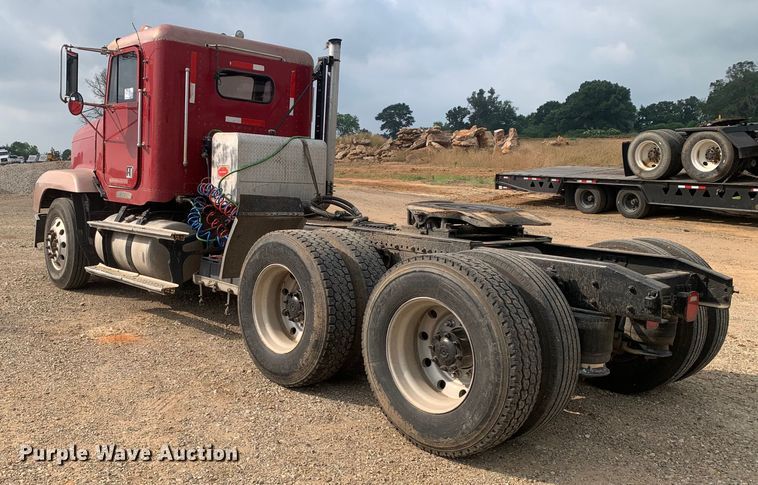 image for item DM7873 1994 Freightliner FDL120 semi truck