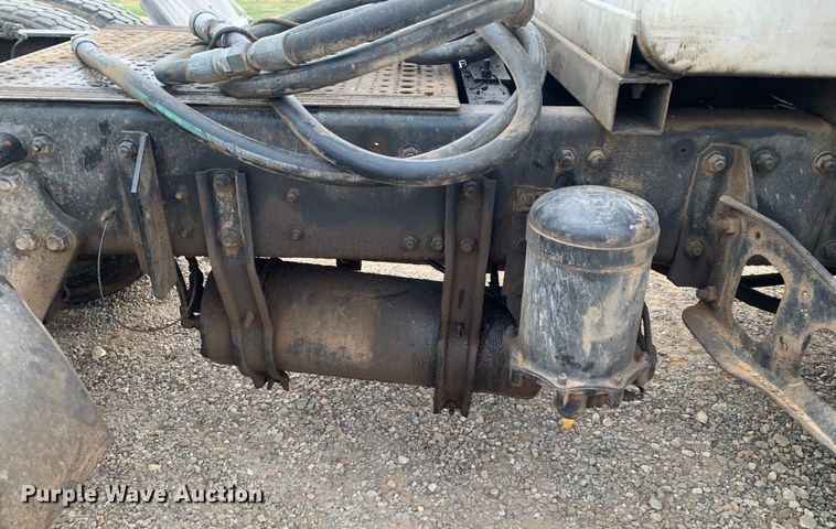 image for item DM7873 1994 Freightliner FDL120 semi truck