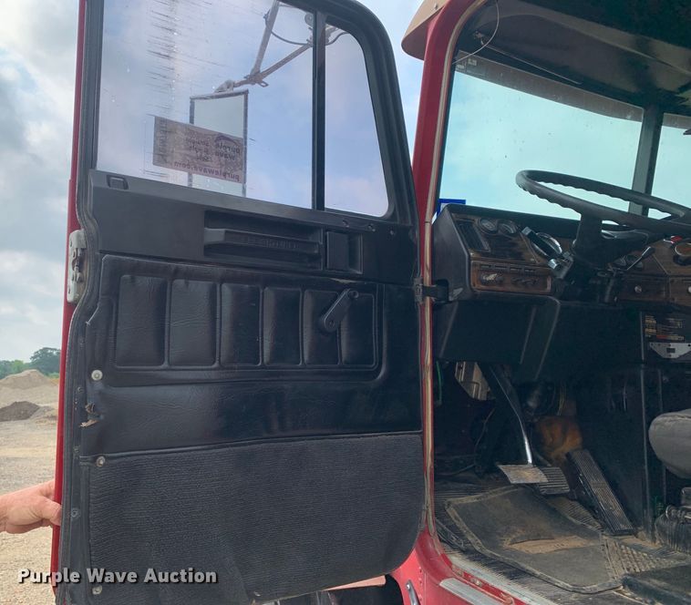 image for item DM7873 1994 Freightliner FDL120 semi truck