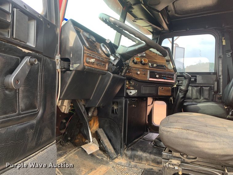 image for item DM7873 1994 Freightliner FDL120 semi truck