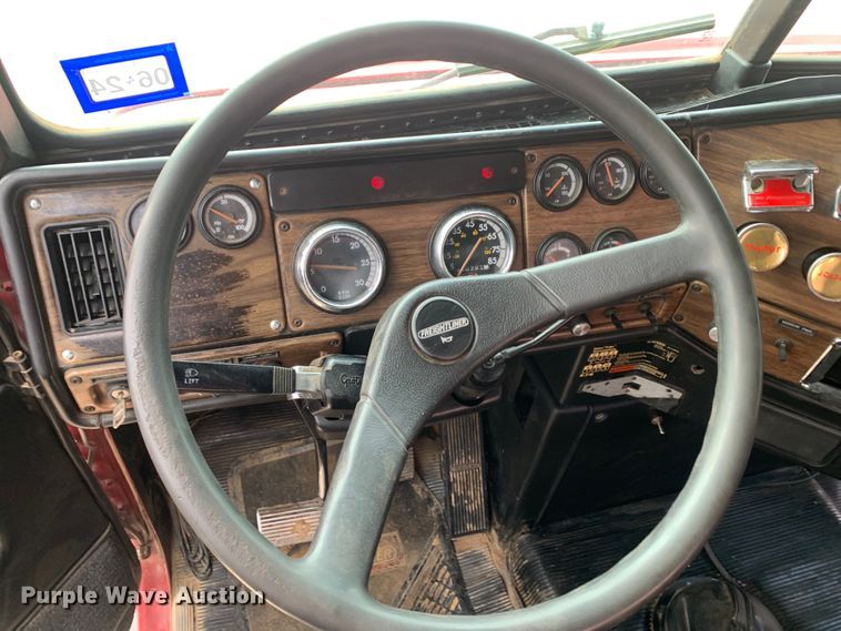 image for item DM7873 1994 Freightliner FDL120 semi truck