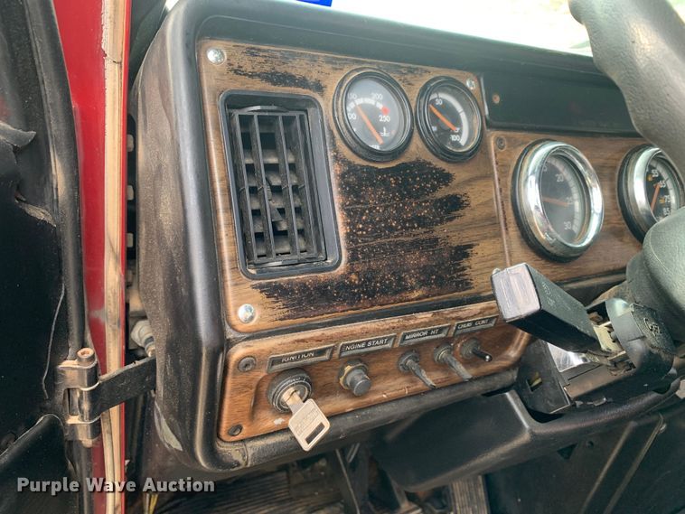 image for item DM7873 1994 Freightliner FDL120 semi truck