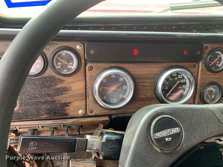 image for item DM7873 1994 Freightliner FDL120 semi truck