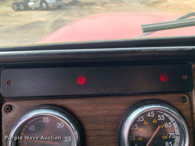 image for item DM7873 1994 Freightliner FDL120 semi truck