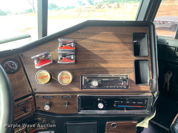 image for item DM7873 1994 Freightliner FDL120 semi truck