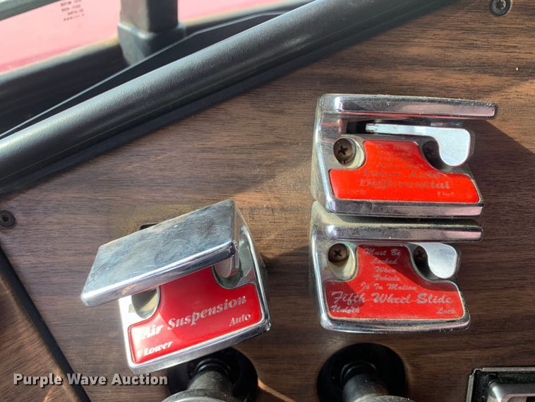 image for item DM7873 1994 Freightliner FDL120 semi truck