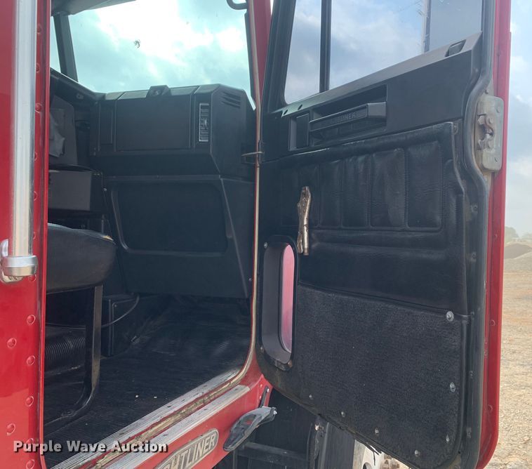 image for item DM7873 1994 Freightliner FDL120 semi truck