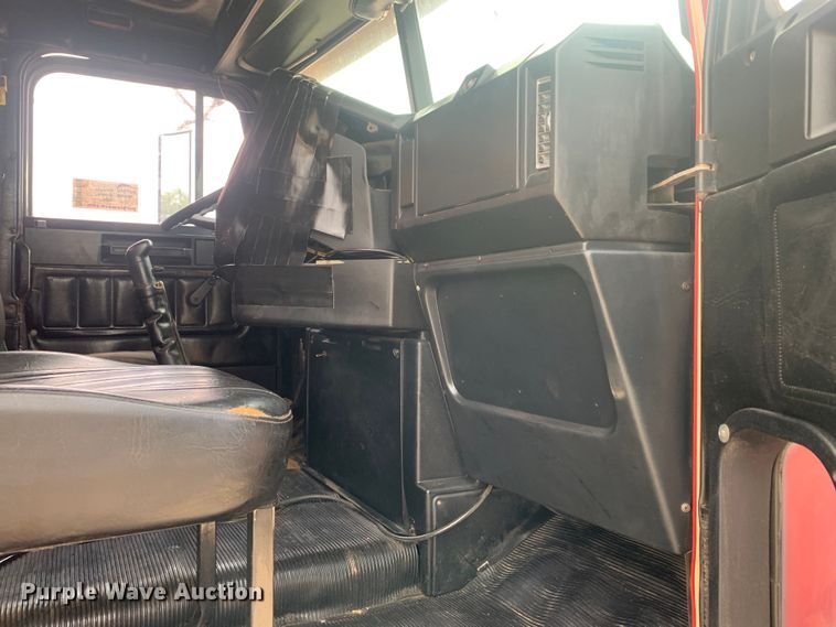 image for item DM7873 1994 Freightliner FDL120 semi truck