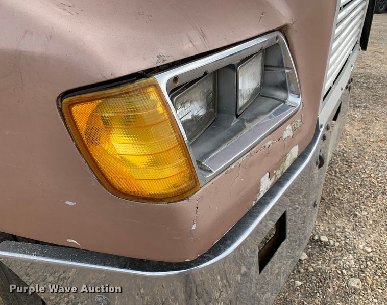 image for item DM7873 1994 Freightliner FDL120 semi truck