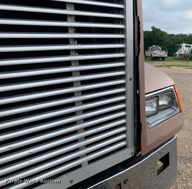 image for item DM7873 1994 Freightliner FDL120 semi truck