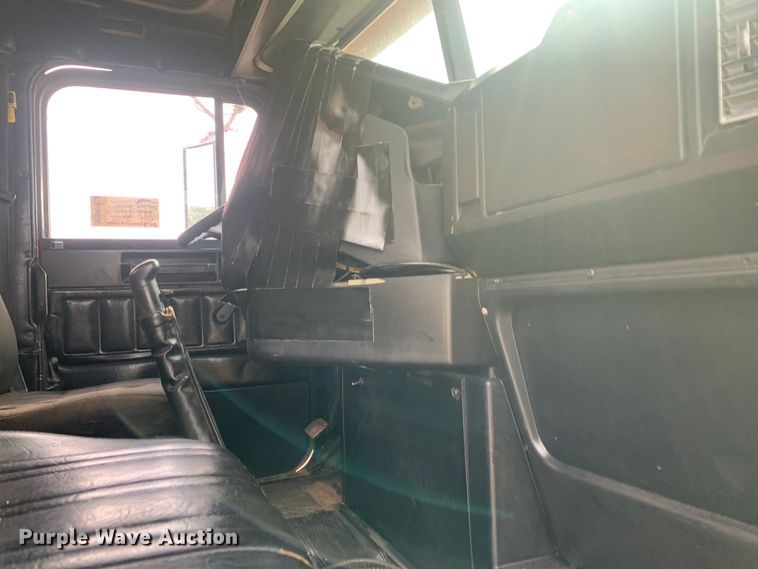 image for item DM7873 1994 Freightliner FDL120 semi truck