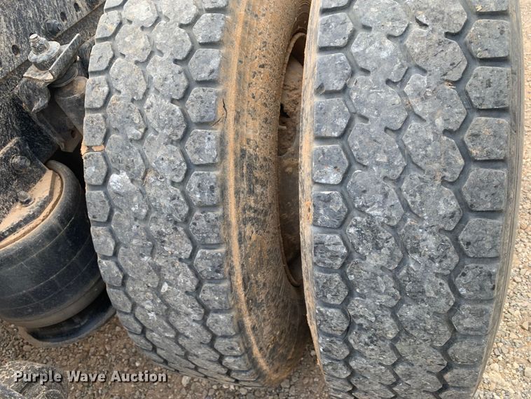 image for item DM7873 1994 Freightliner FDL120 semi truck