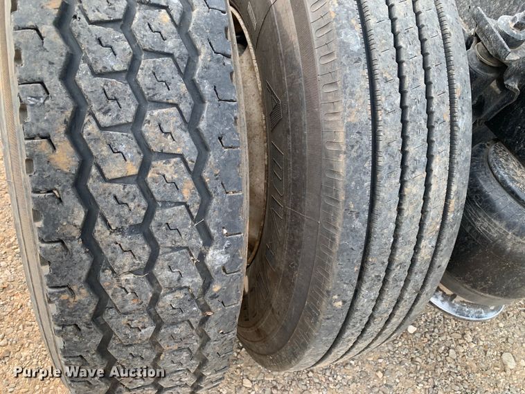 image for item DM7873 1994 Freightliner FDL120 semi truck