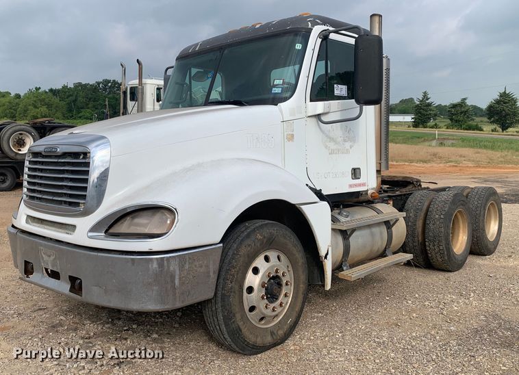 image for item DM7875 2007 Freightliner Columbia semi truck