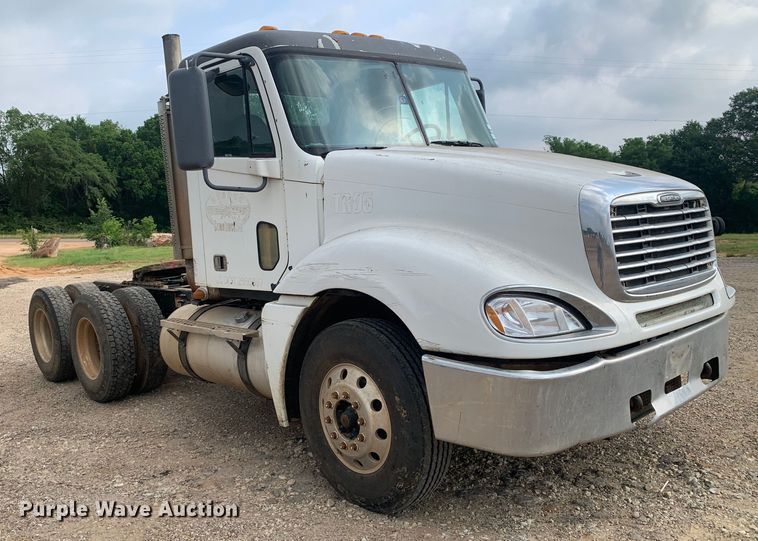 image for item DM7875 2007 Freightliner Columbia semi truck