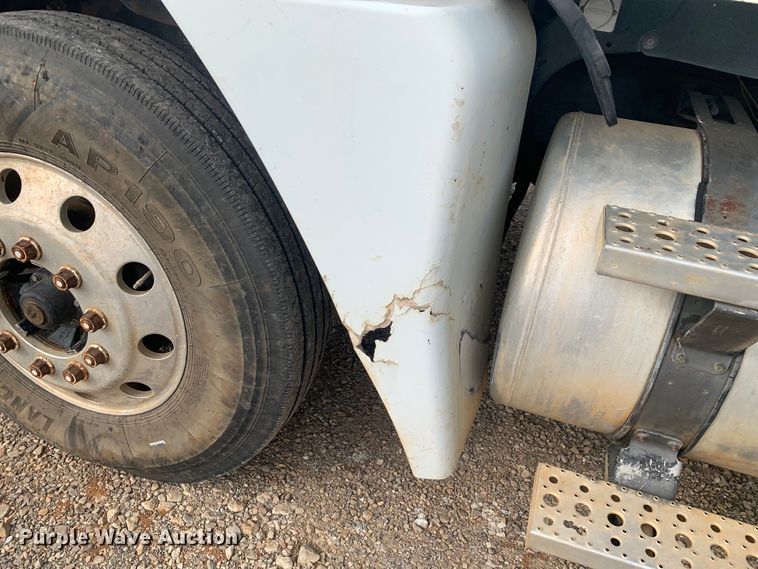 image for item DM7875 2007 Freightliner Columbia semi truck