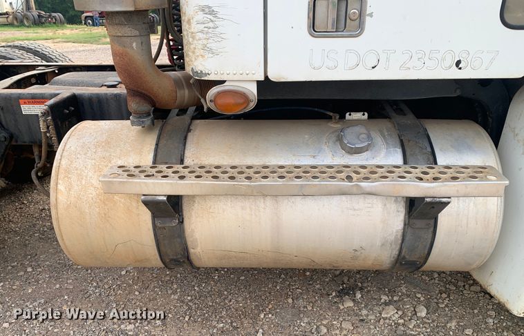 image for item DM7875 2007 Freightliner Columbia semi truck