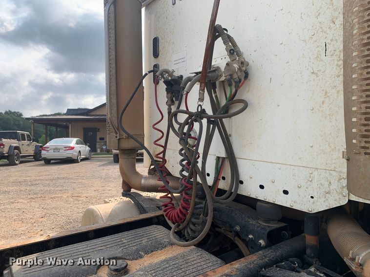 image for item DM7875 2007 Freightliner Columbia semi truck