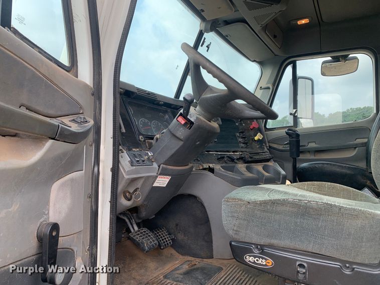 image for item DM7875 2007 Freightliner Columbia semi truck