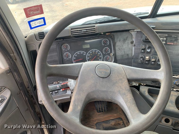 image for item DM7875 2007 Freightliner Columbia semi truck