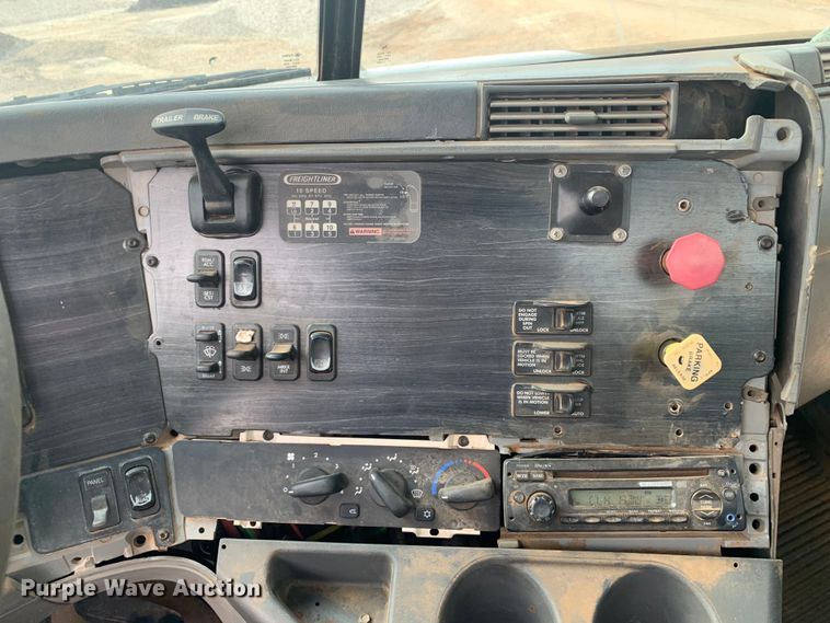 image for item DM7875 2007 Freightliner Columbia semi truck