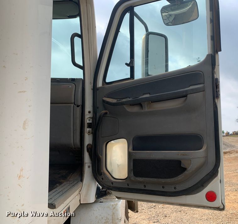 image for item DM7875 2007 Freightliner Columbia semi truck