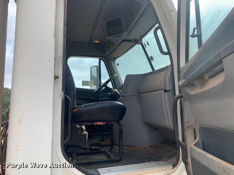 image for item DM7875 2007 Freightliner Columbia semi truck