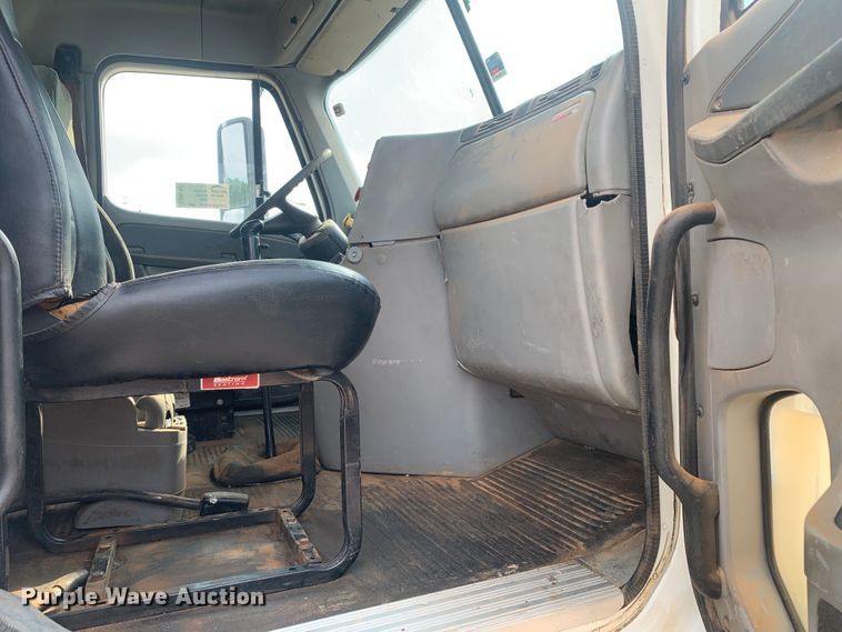 image for item DM7875 2007 Freightliner Columbia semi truck