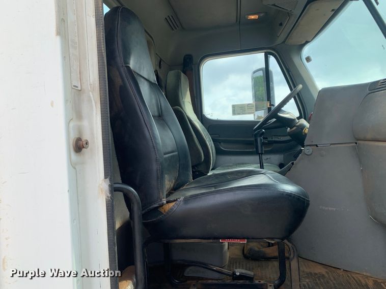 image for item DM7875 2007 Freightliner Columbia semi truck