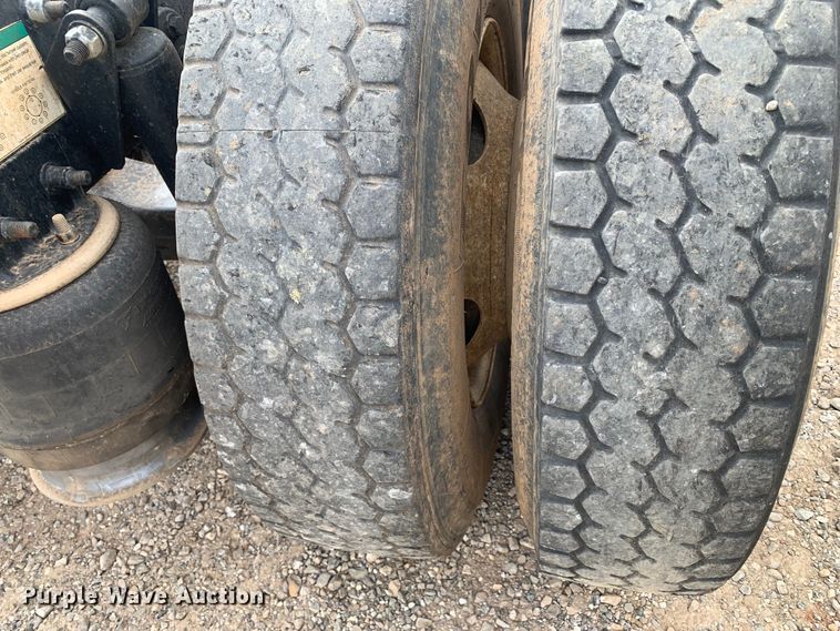 image for item DM7875 2007 Freightliner Columbia semi truck