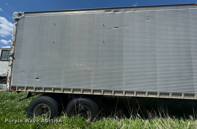 image for item DN3255 1966 Hobbs AX9-6400-401 dry van trailer