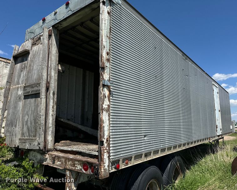 image for item DN3255 1966 Hobbs AX9-6400-401 dry van trailer