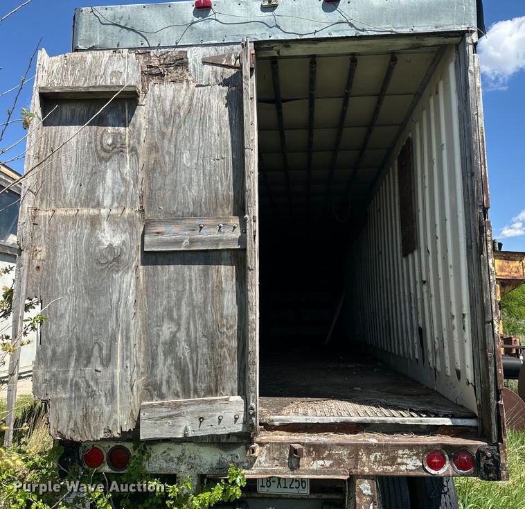 image for item DN3255 1966 Hobbs AX9-6400-401 dry van trailer