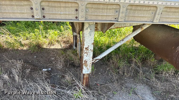 image for item DN3255 1966 Hobbs AX9-6400-401 dry van trailer