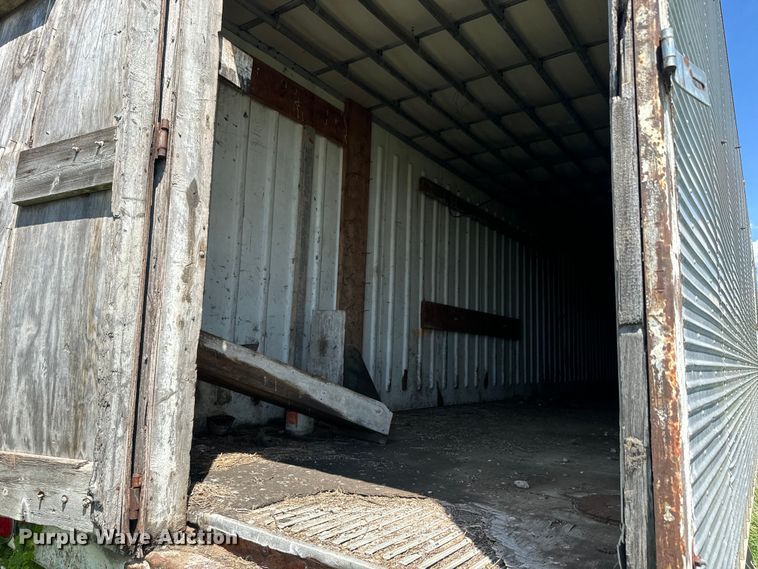 image for item DN3255 1966 Hobbs AX9-6400-401 dry van trailer