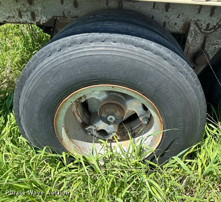 image for item DN3255 1966 Hobbs AX9-6400-401 dry van trailer