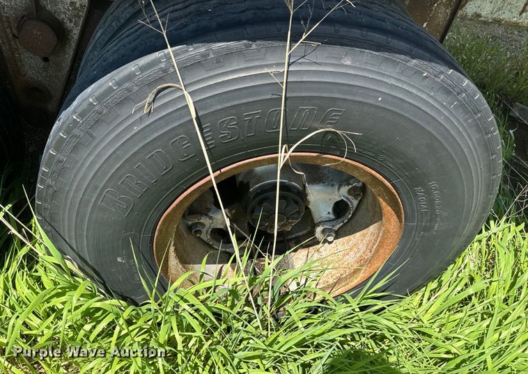 image for item DN3255 1966 Hobbs AX9-6400-401 dry van trailer