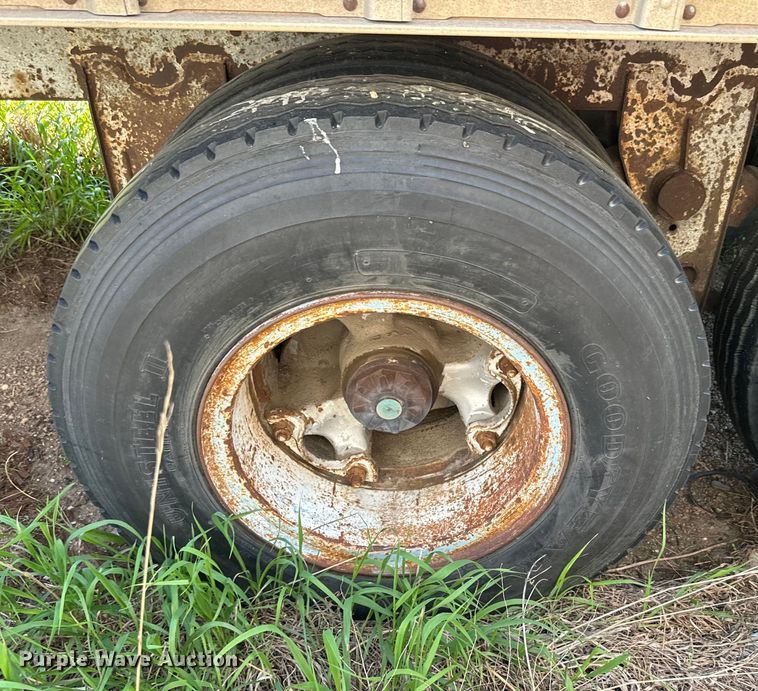 image for item DN3255 1966 Hobbs AX9-6400-401 dry van trailer