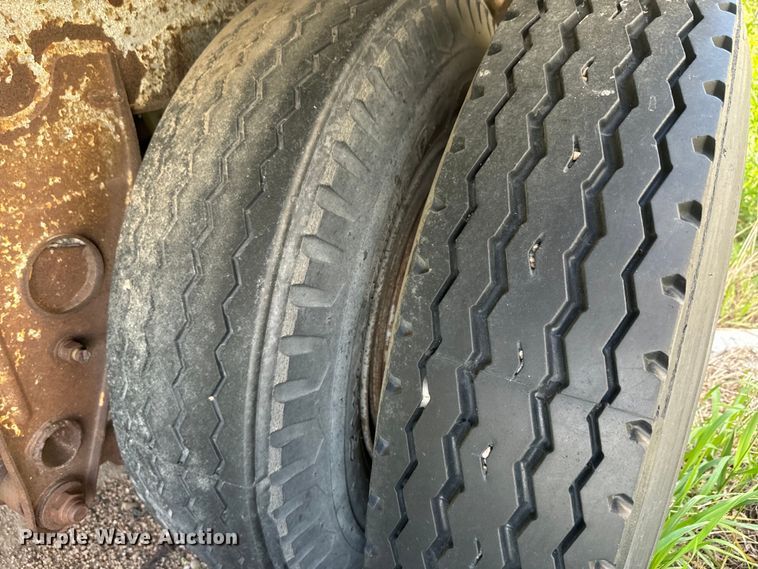 image for item DN3255 1966 Hobbs AX9-6400-401 dry van trailer