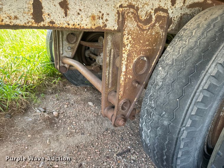 image for item DN3255 1966 Hobbs AX9-6400-401 dry van trailer