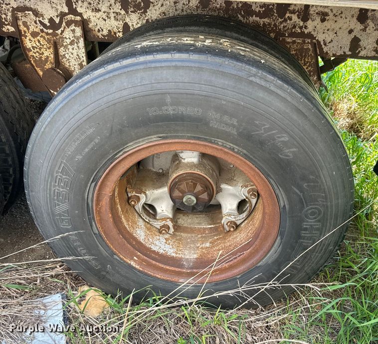 image for item DN3255 1966 Hobbs AX9-6400-401 dry van trailer