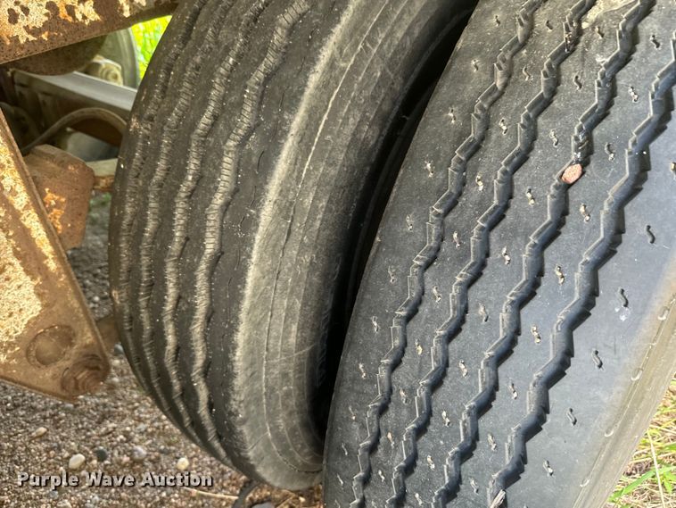 image for item DN3255 1966 Hobbs AX9-6400-401 dry van trailer