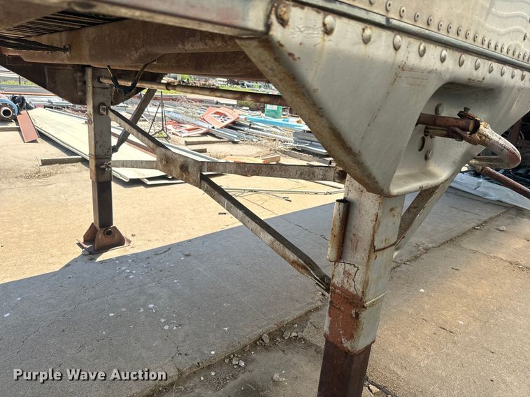 image for item DN3259 1962 Fruehauf VB6-F2-40 dry van trailer