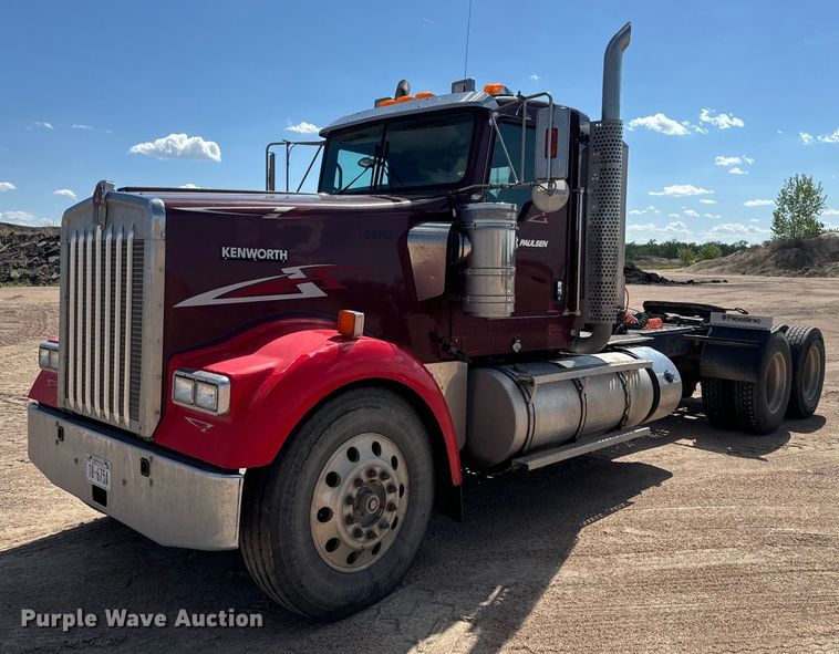 image for item DN3265 2011 Kenworth W900 semi truck