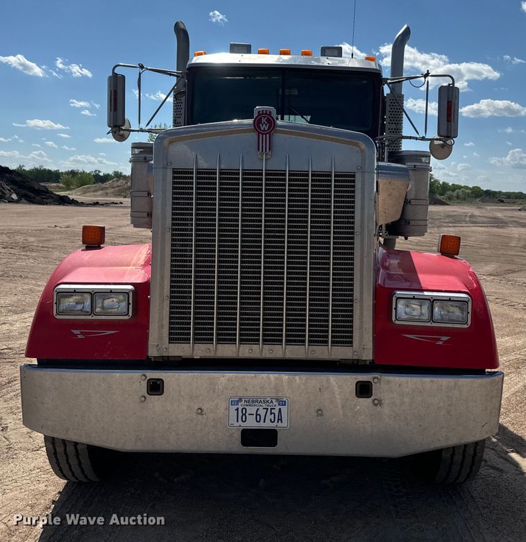 image for item DN3265 2011 Kenworth W900 semi truck